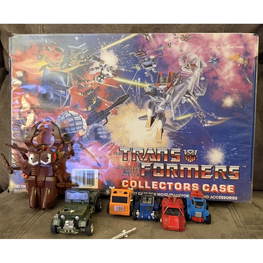 Transformers 1980s Vintage Collectors Case with 6 Action Figures